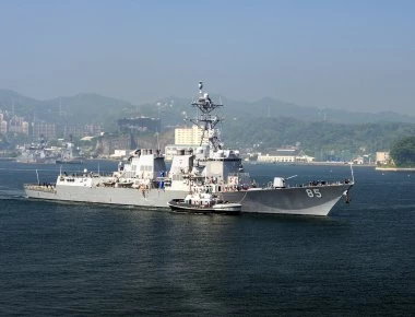 Οργή στην Κίνα για αμερικανικό αντιτορπιλικό που πλέει σε αμφισβητούμενη περιοχή